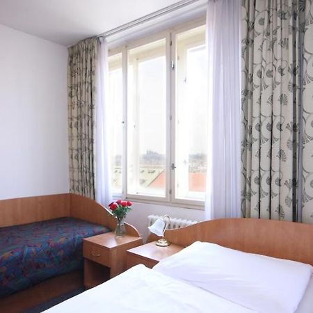 Hotel Legie Bed And Breakfast ปราก ภายนอก รูปภาพ