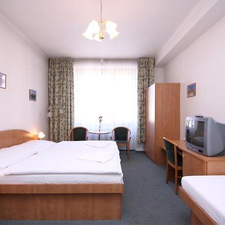 Hotel Legie Bed And Breakfast ปราก ภายนอก รูปภาพ