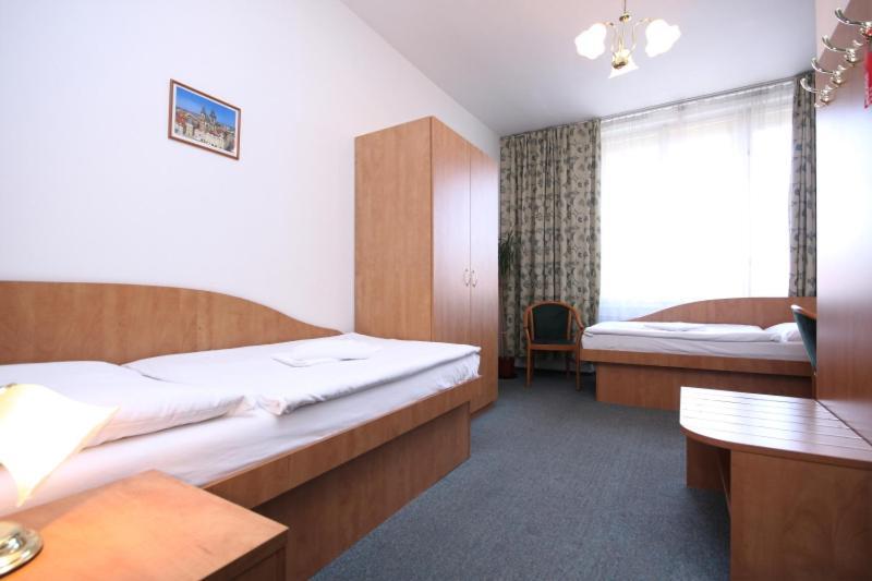 Hotel Legie Bed And Breakfast ปราก ภายนอก รูปภาพ